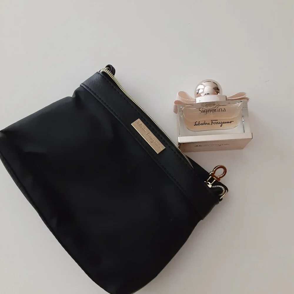 Signorina by Salvatore Ferragamo 30 ml scent with Black Mini Bag -NWOT